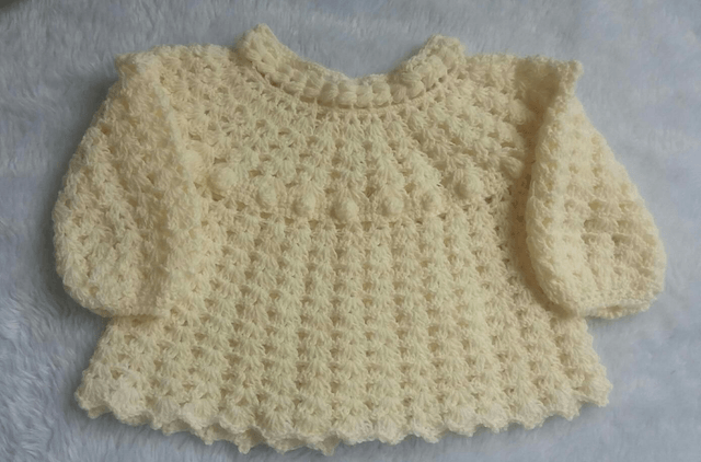 Casaquinho de crochê e blusa