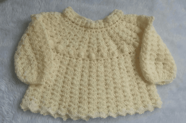 Casaquinho de crochê e blusa